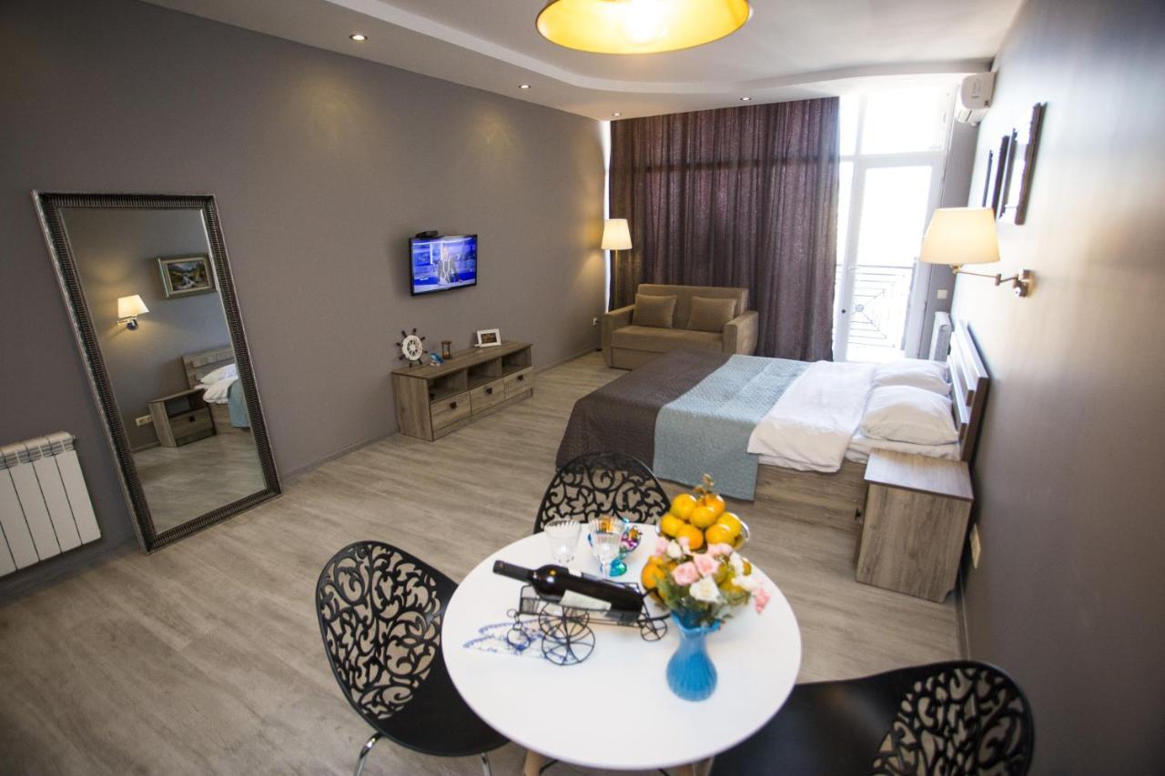 Luxury Room Батуми Екстериор снимка
